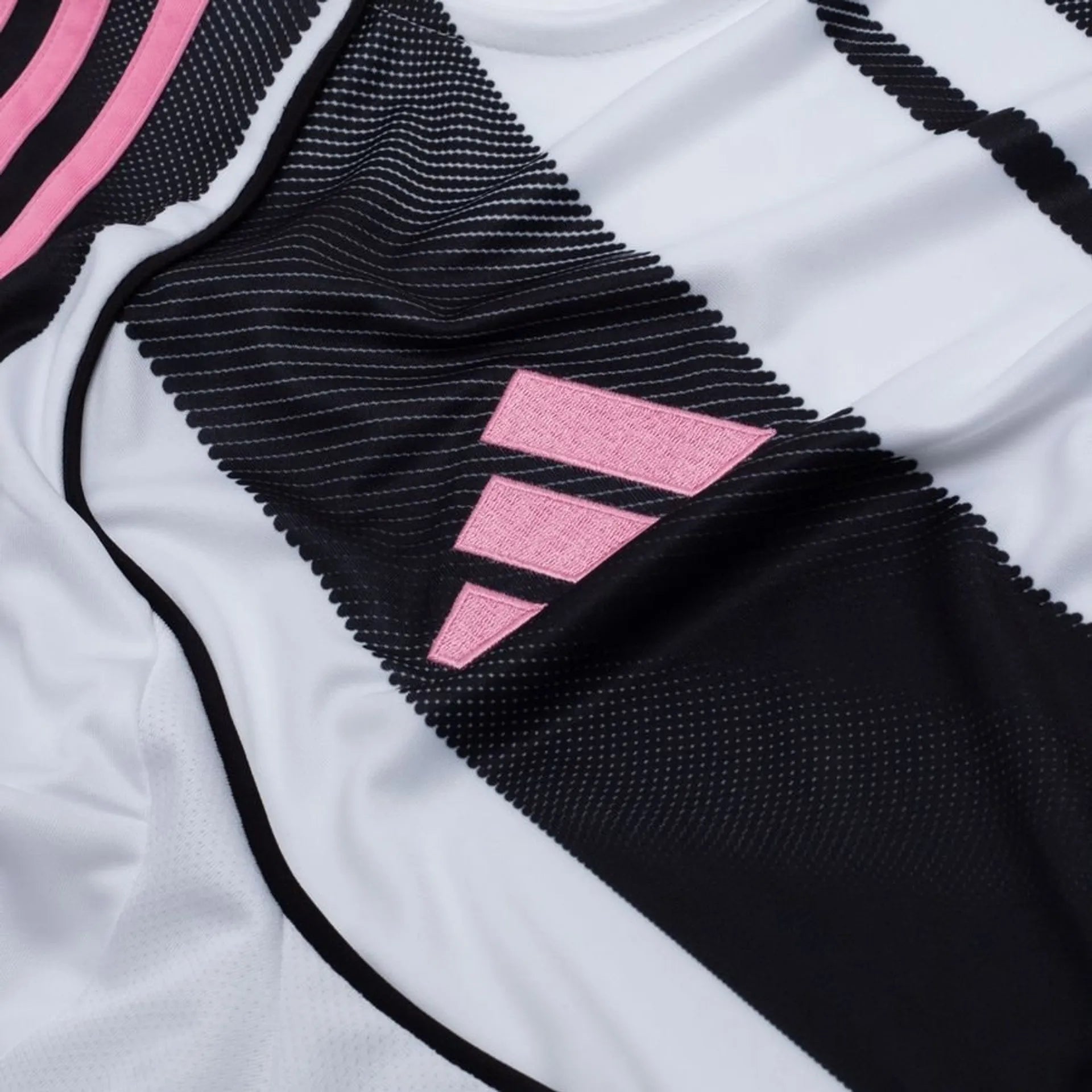 JUVENTUS 2025/26 HOME KIT